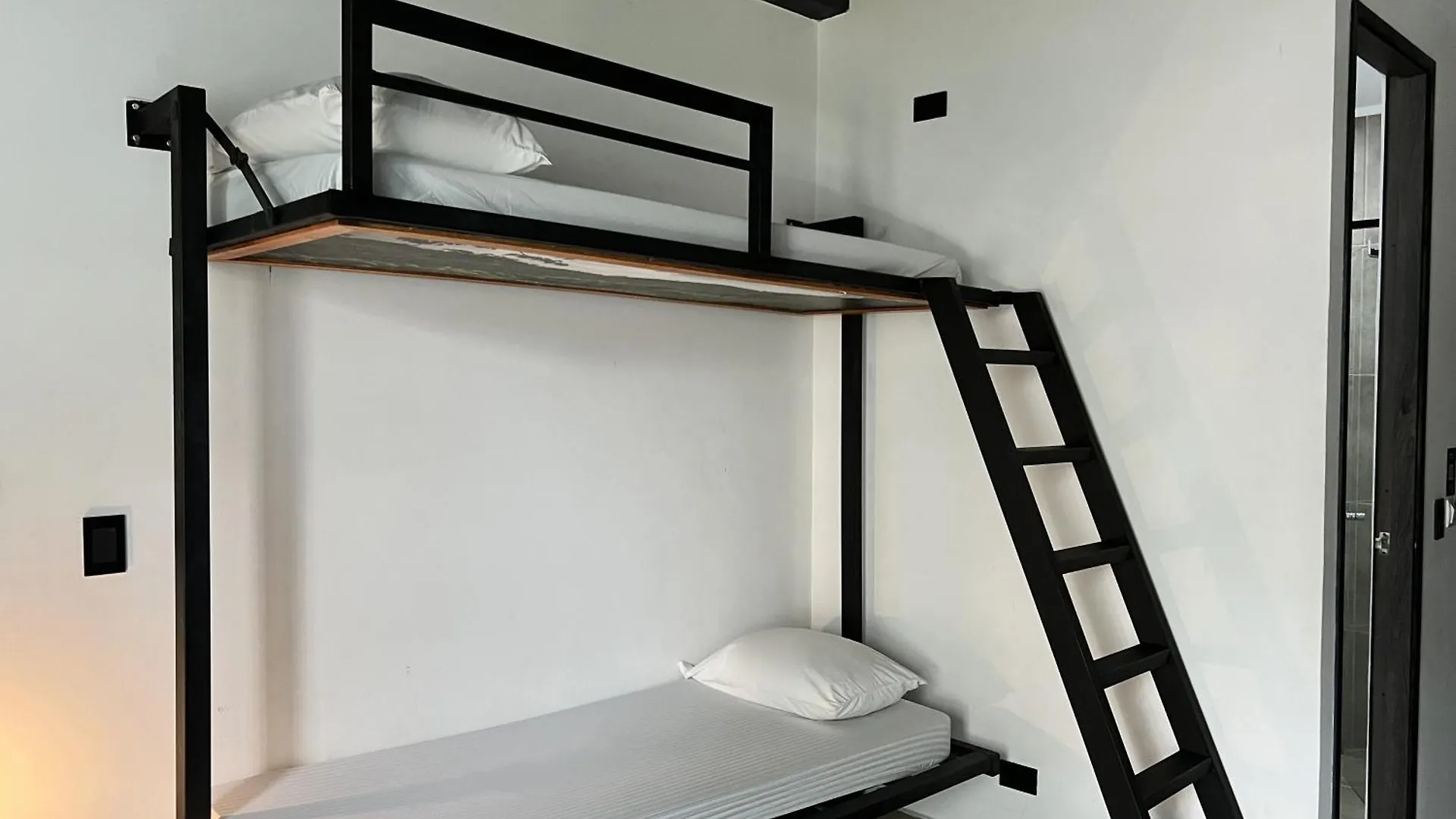 Apartahotel Medellin 3*,  Colombia